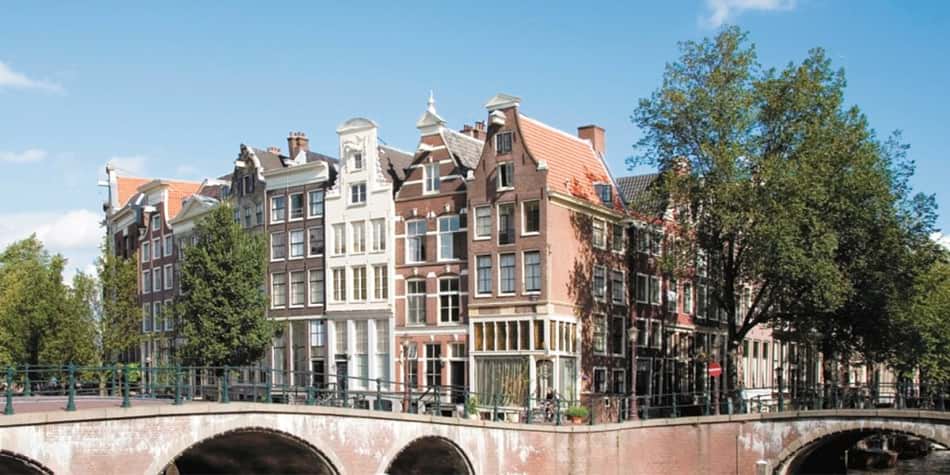 Puente en la ciudad de Amsterdam