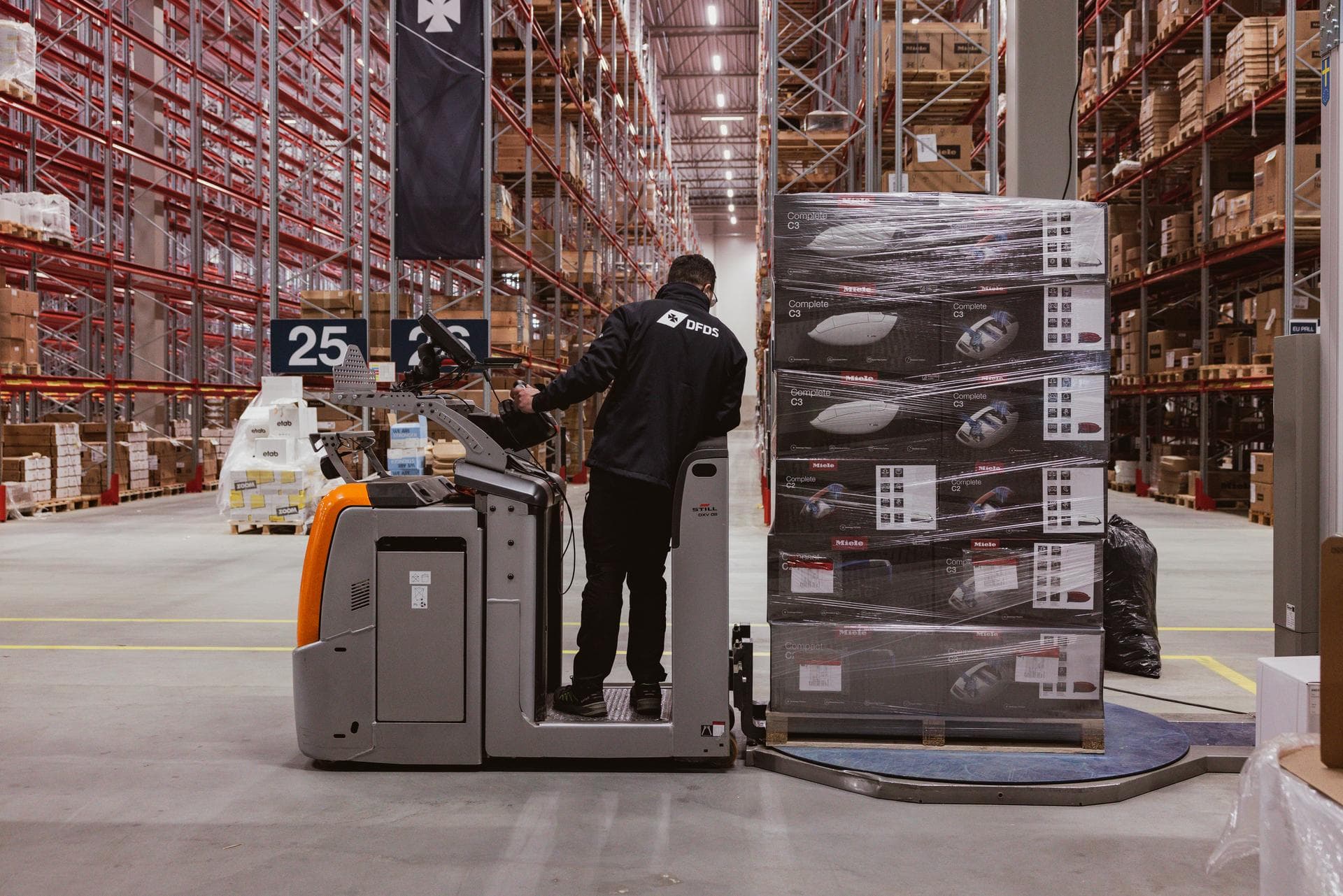 Warehouse worker inside DFDS warehouse.