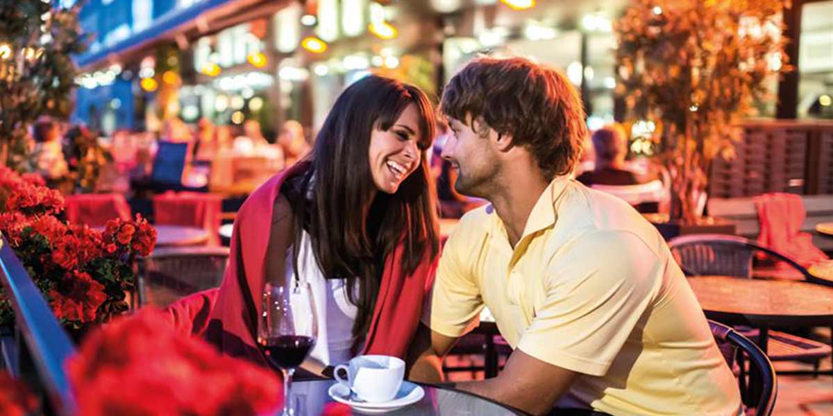 Couple in a bar in Karlshamn